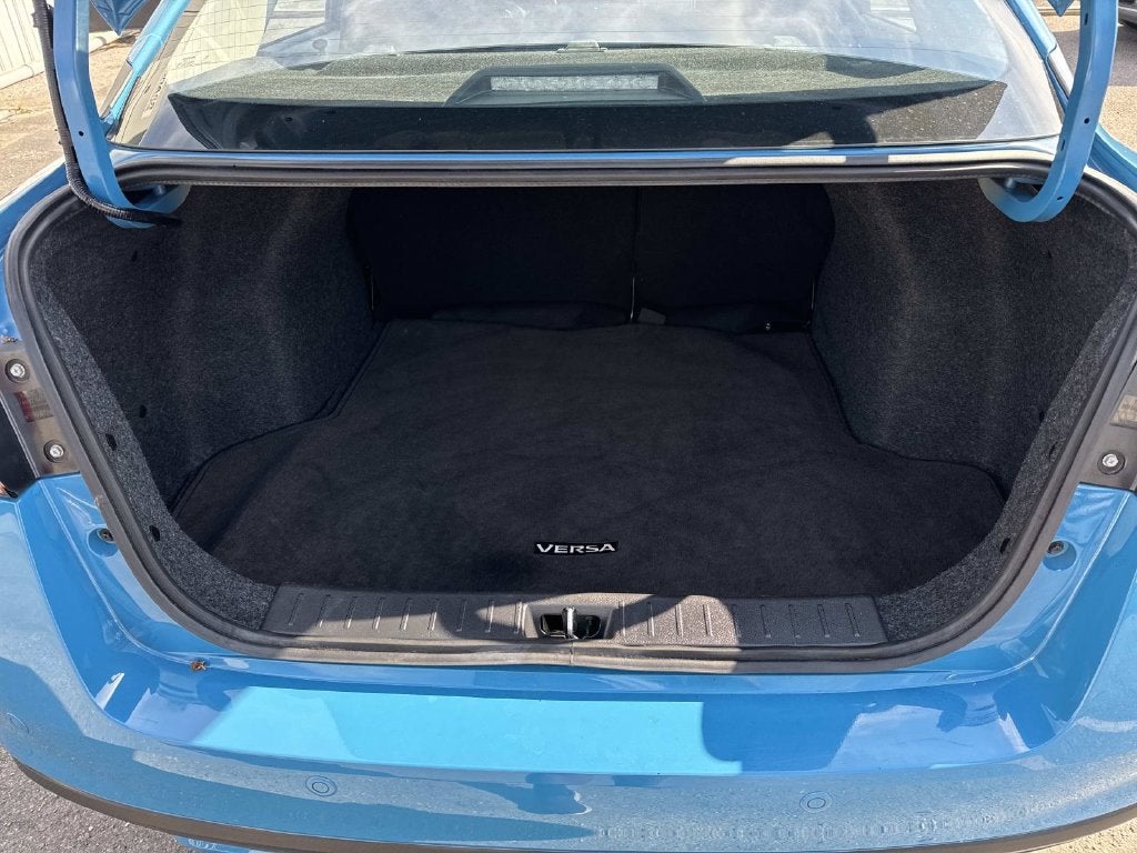 2025 Nissan Versa 1.6 SR