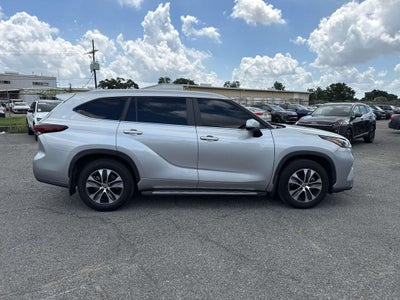 2024 Toyota Highlander Hybrid XLE