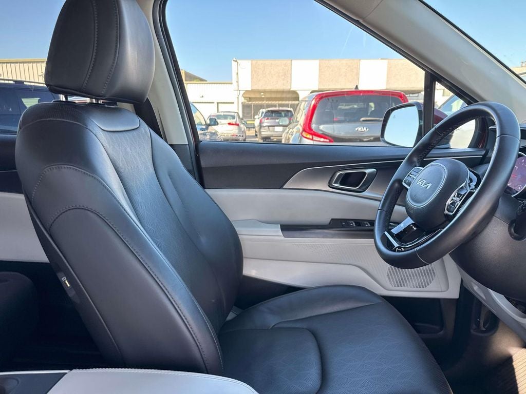 2024 Kia Carnival LX