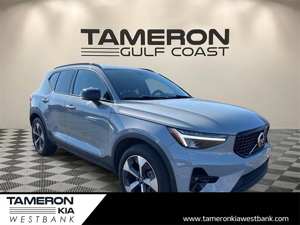 2024 Volvo XC40 B5 Plus Dark Theme