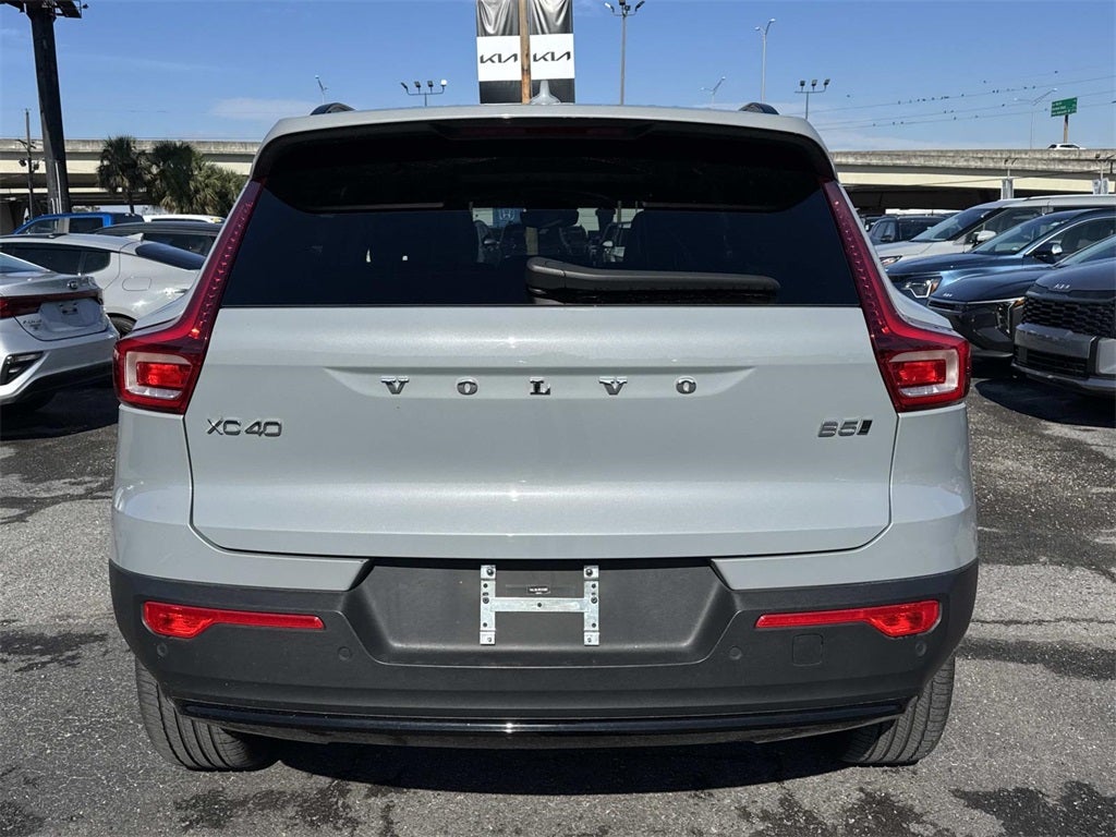 2024 Volvo XC40 B5 Plus Dark Theme