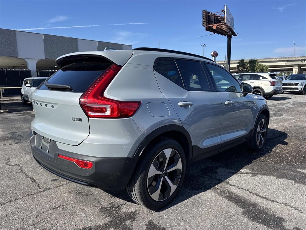 2024 Volvo XC40 B5 Plus Dark Theme