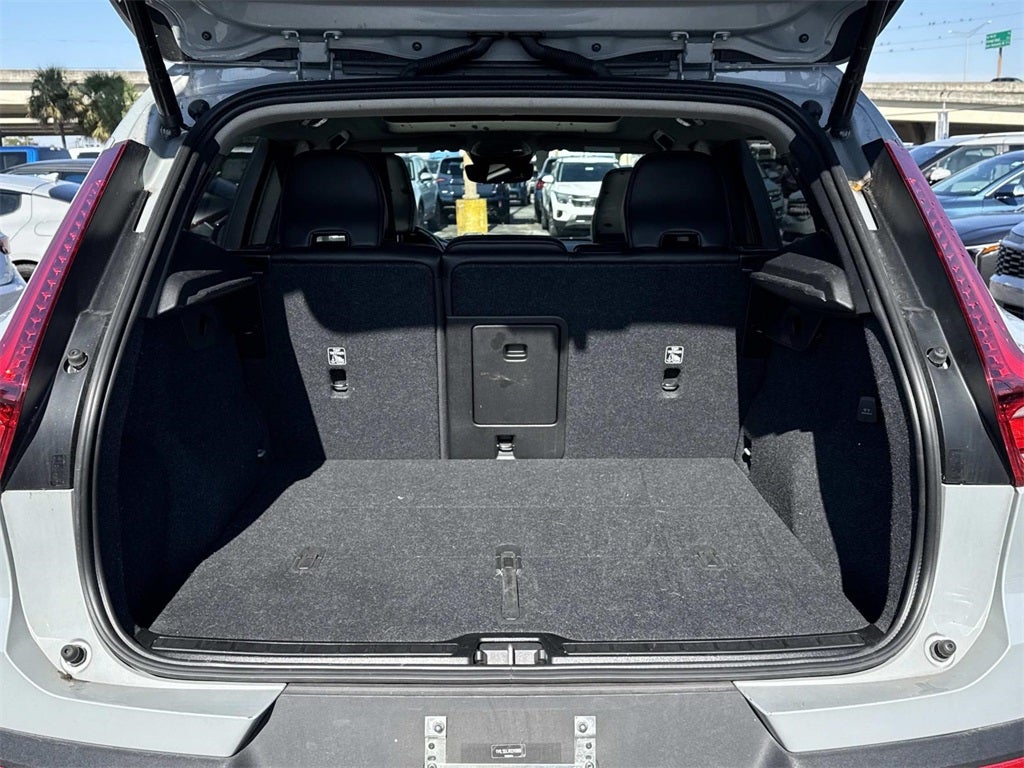 2024 Volvo XC40 B5 Plus Dark Theme