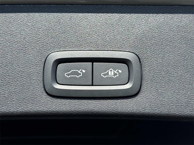 2024 Volvo XC40 B5 Plus Dark Theme