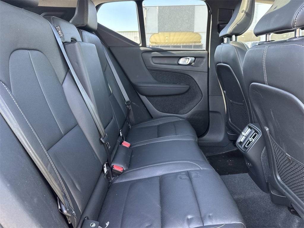 2024 Volvo XC40 B5 Plus Dark Theme
