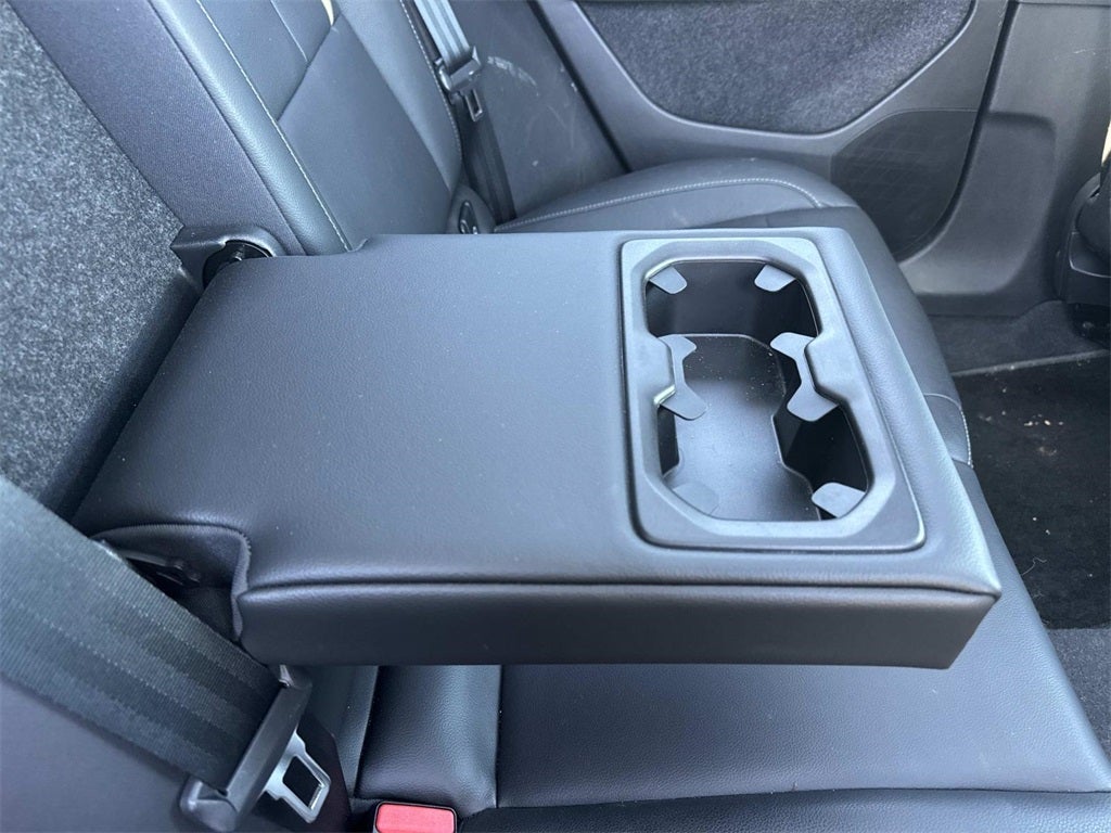 2024 Volvo XC40 B5 Plus Dark Theme