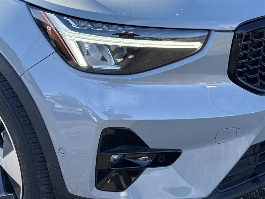 2024 Volvo XC40 B5 Plus Dark Theme