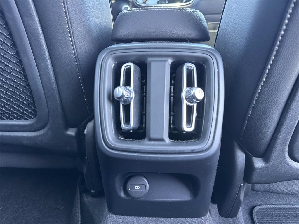 2024 Volvo XC40 B5 Plus Dark Theme