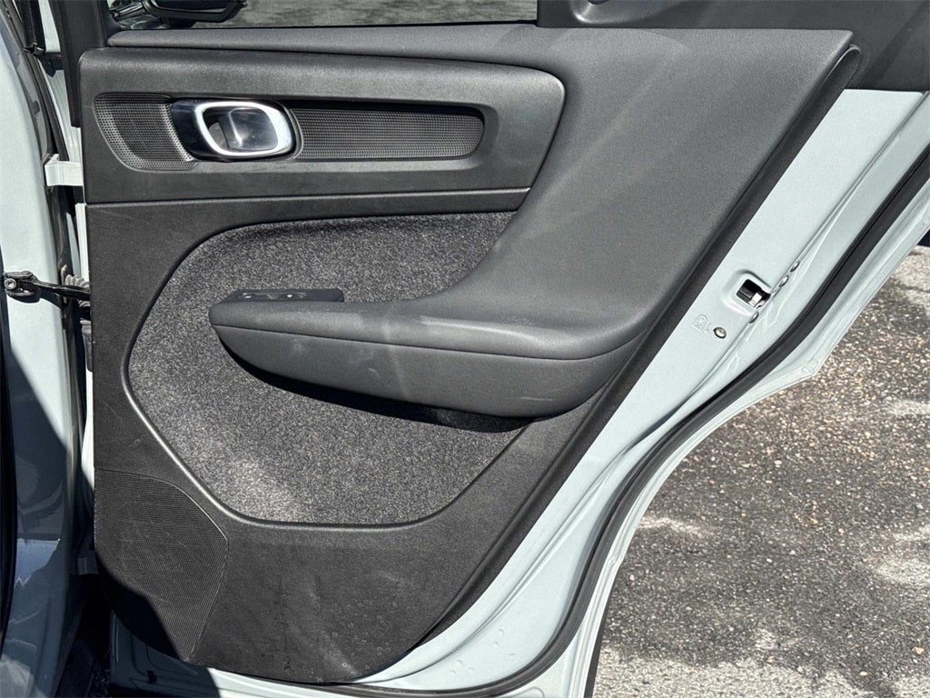 2024 Volvo XC40 B5 Plus Dark Theme