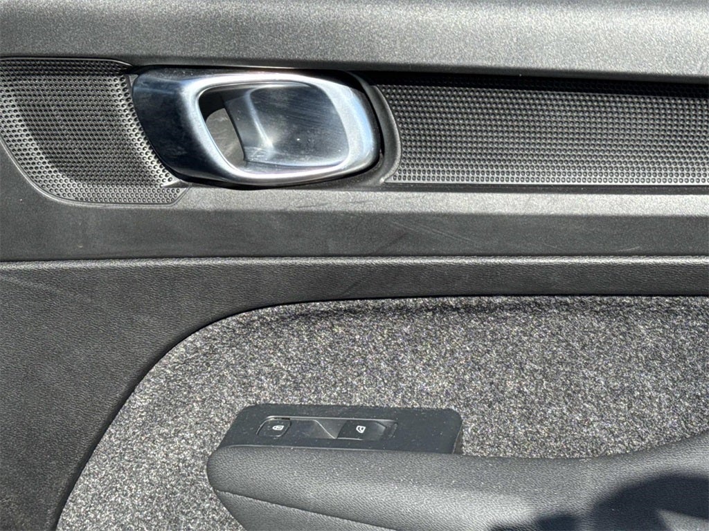 2024 Volvo XC40 B5 Plus Dark Theme