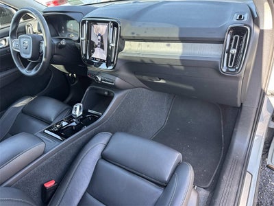 2024 Volvo XC40 B5 Plus Dark Theme