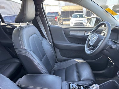 2024 Volvo XC40 B5 Plus Dark Theme