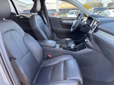 2024 Volvo XC40 B5 Plus Dark Theme