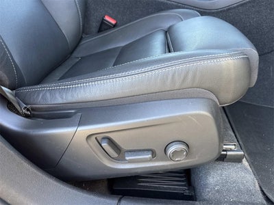 2024 Volvo XC40 B5 Plus Dark Theme