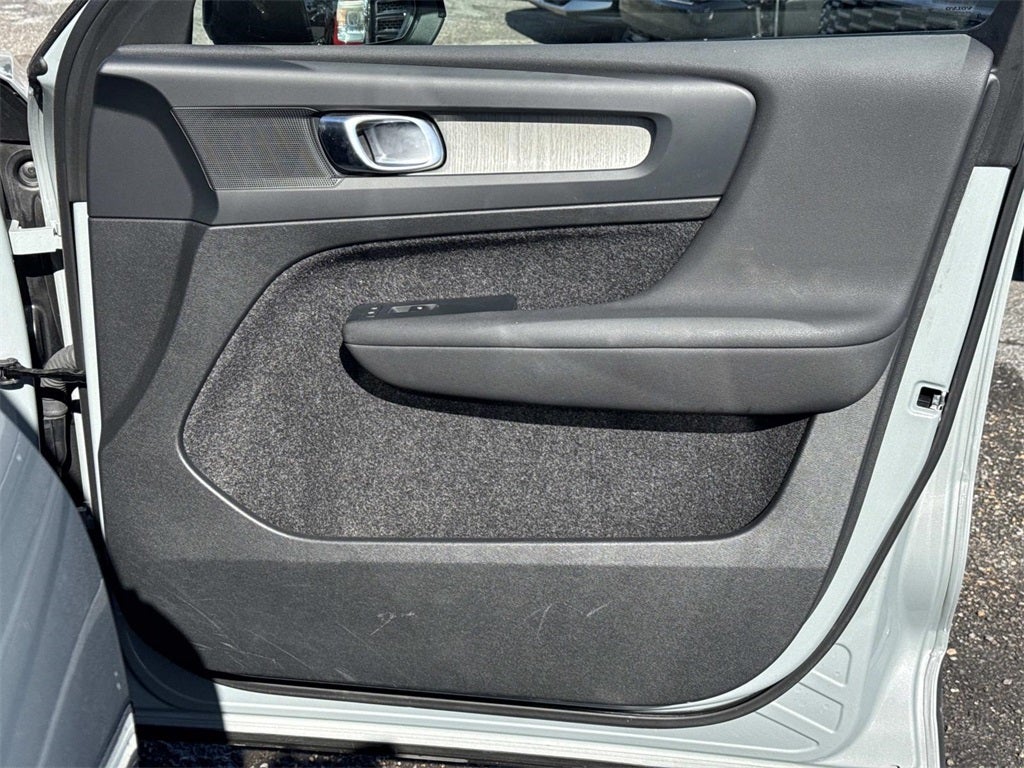 2024 Volvo XC40 B5 Plus Dark Theme