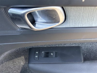 2024 Volvo XC40 B5 Plus Dark Theme