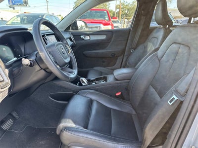 2024 Volvo XC40 B5 Plus Dark Theme