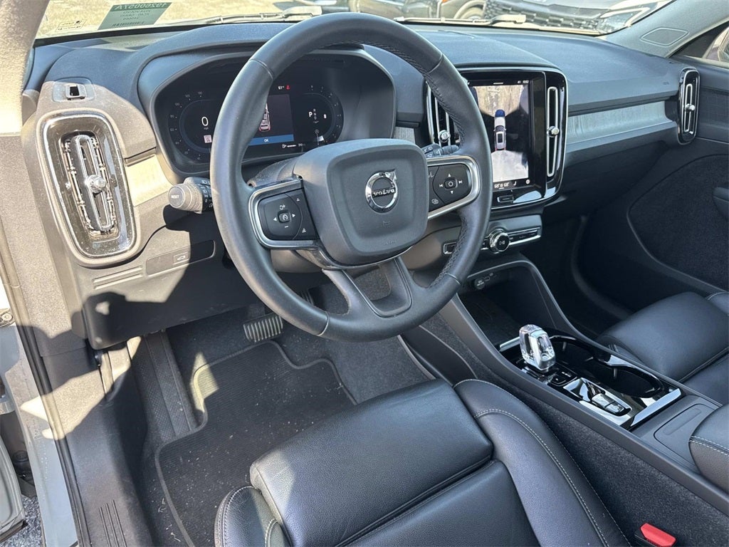 2024 Volvo XC40 B5 Plus Dark Theme