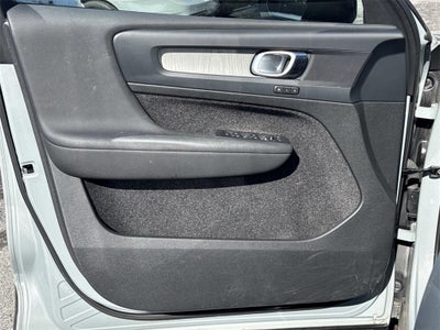 2024 Volvo XC40 B5 Plus Dark Theme