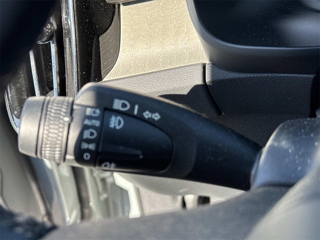 2024 Volvo XC40 B5 Plus Dark Theme