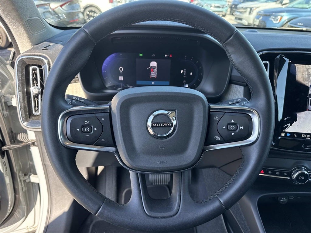 2024 Volvo XC40 B5 Plus Dark Theme