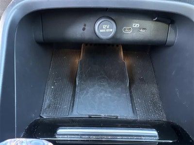 2024 Volvo XC40 B5 Plus Dark Theme