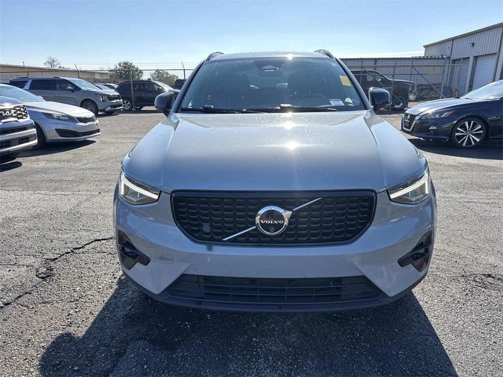 2024 Volvo XC40 B5 Plus Dark Theme