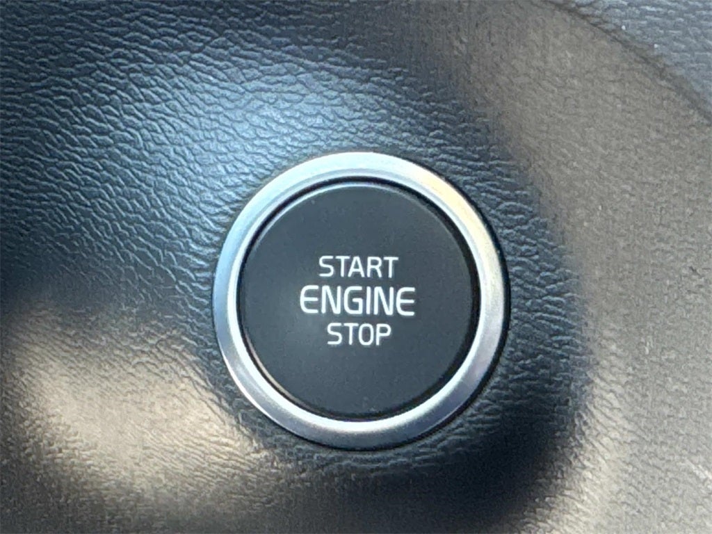 2024 Volvo XC40 B5 Plus Dark Theme