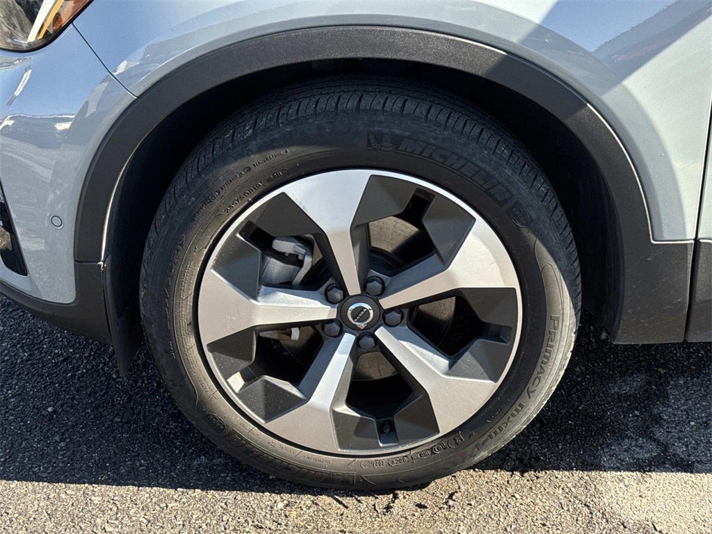 2024 Volvo XC40 B5 Plus Dark Theme