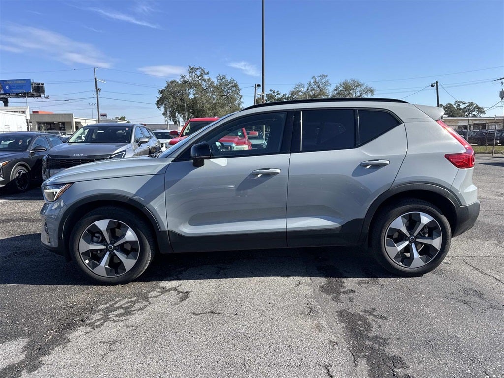 2024 Volvo XC40 B5 Plus Dark Theme