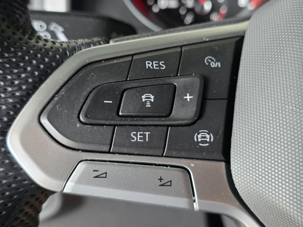 2021 Volkswagen Atlas Cross Sport 3.6L V6 SE w/Technology R-Line