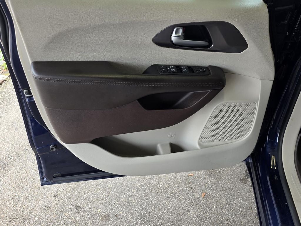 2017 Chrysler Pacifica Touring L Plus