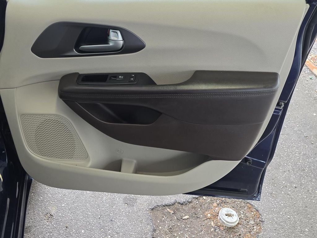 2017 Chrysler Pacifica Touring L Plus