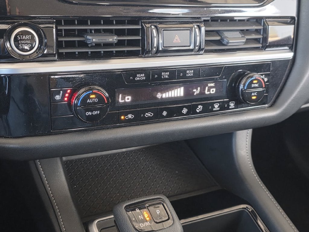 2024 Nissan Pathfinder SV