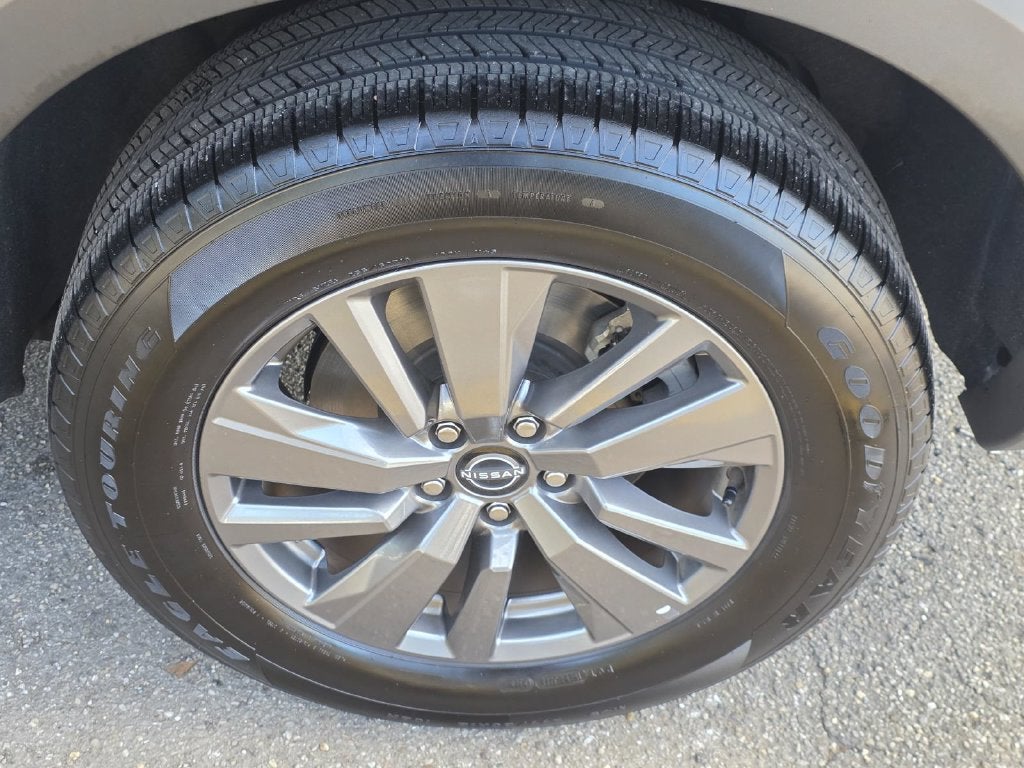 2024 Nissan Pathfinder SV