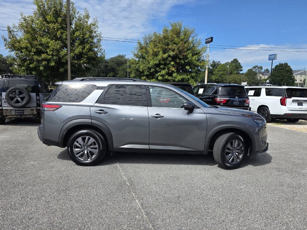 2024 Nissan Pathfinder SV
