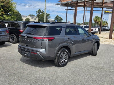 2024 Nissan Pathfinder SV
