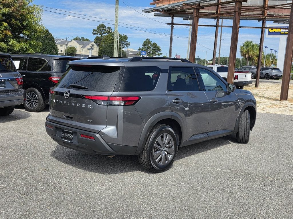 2024 Nissan Pathfinder SV