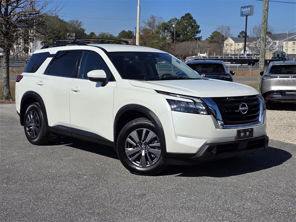 2024 Nissan Pathfinder SV