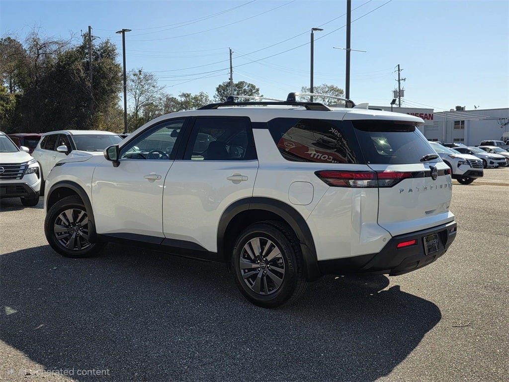 2024 Nissan Pathfinder SV