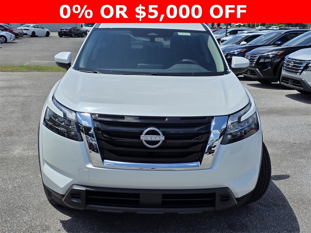 2025 Nissan Pathfinder SV