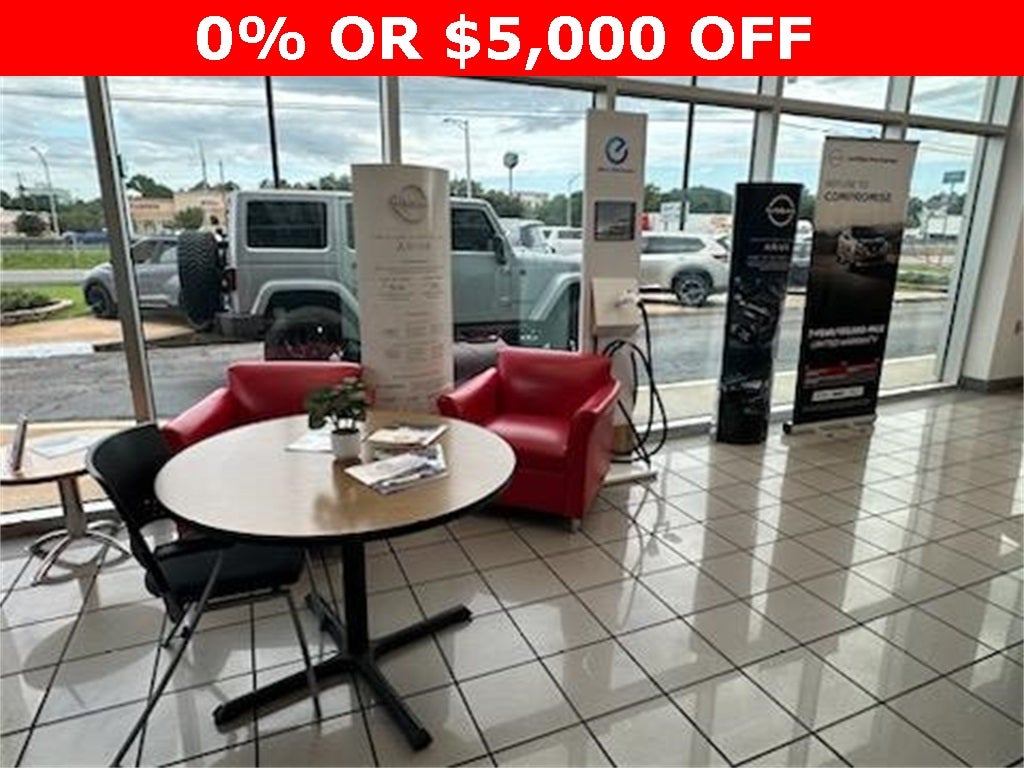 2025 Nissan Pathfinder SV