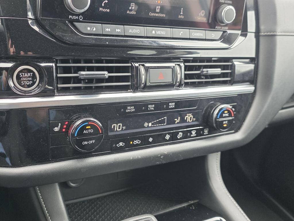 2024 Nissan Pathfinder SV
