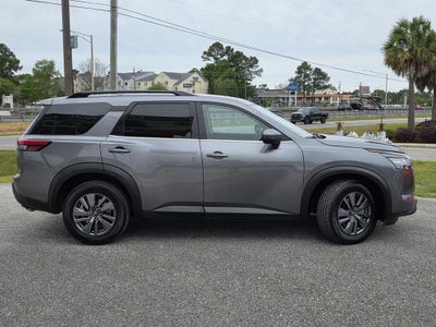 2024 Nissan Pathfinder SV