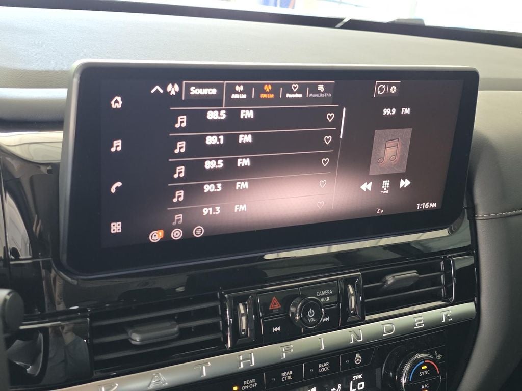 2026 Nissan Pathfinder SV