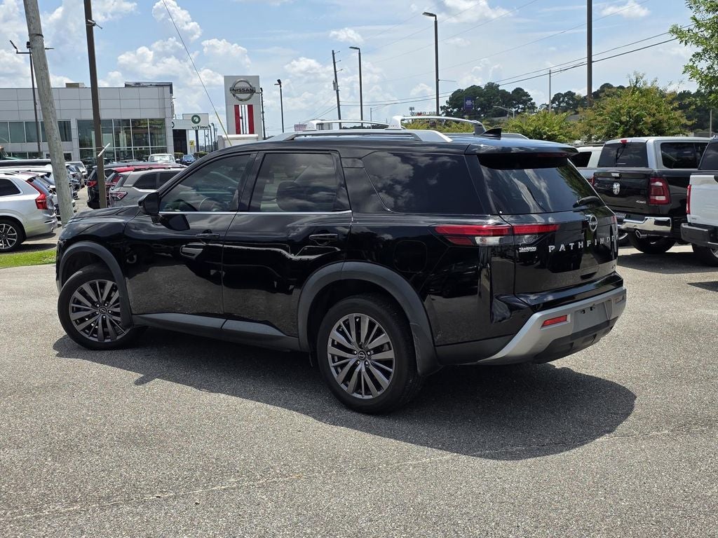 2024 Nissan Pathfinder SL