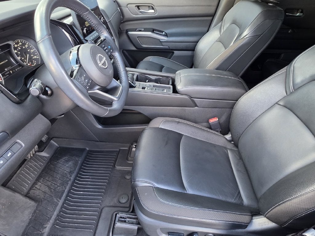 2024 Nissan Pathfinder SL