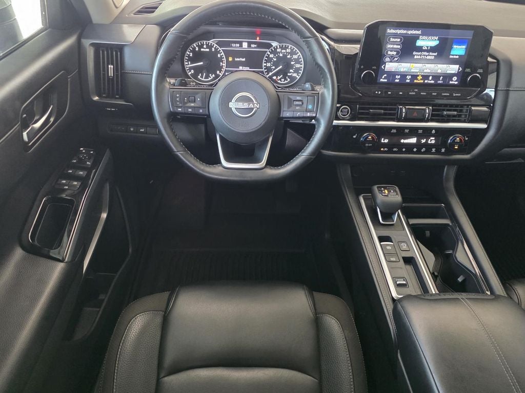 2024 Nissan Pathfinder SL
