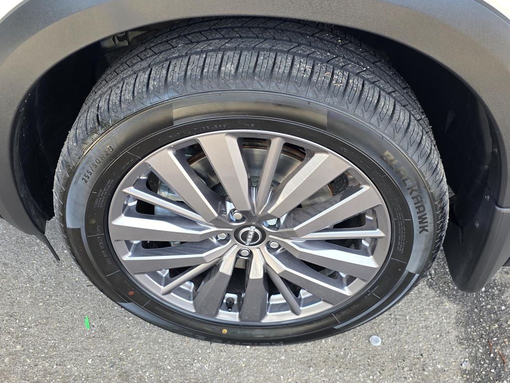 2024 Nissan Pathfinder SL