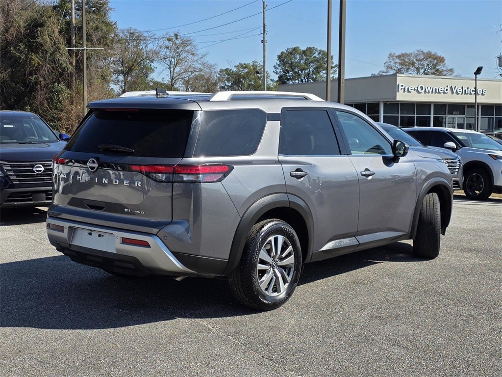 2025 Nissan Pathfinder SL